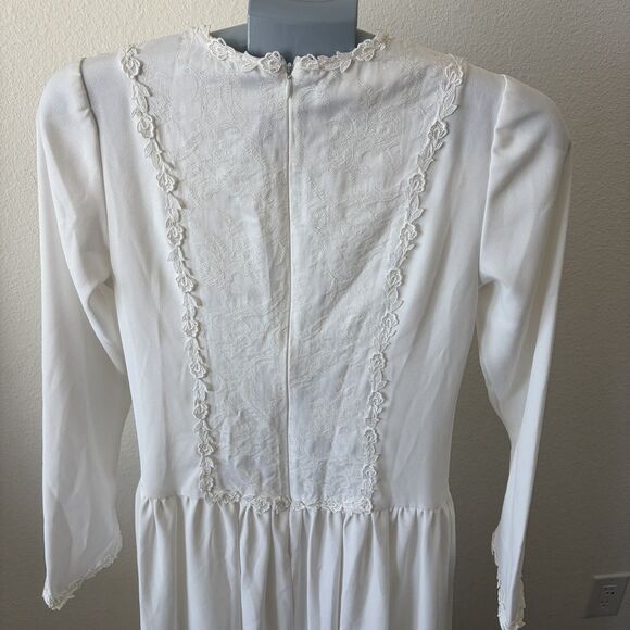 LDS Mormon Long White Temple Dress by California Dynasty Sz XS Floral Detail - Picture 5 of 8
